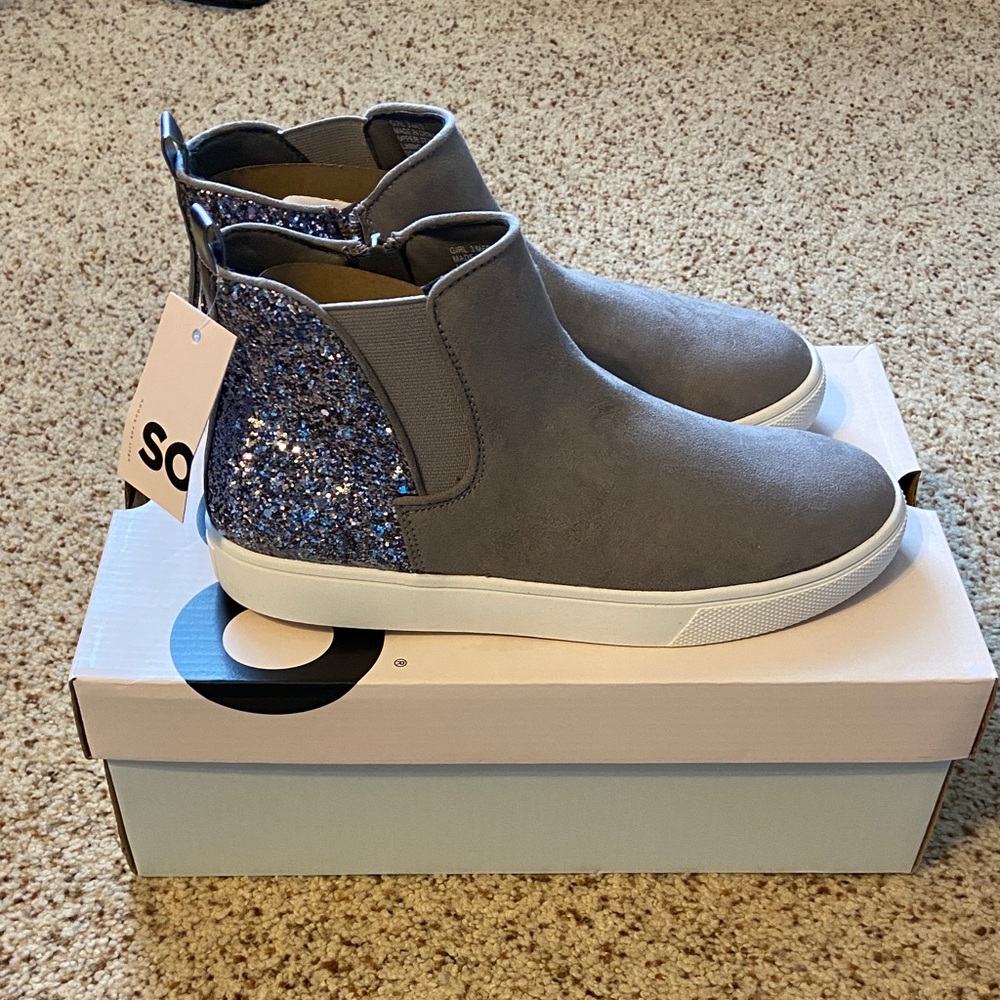 New with tags girls SO brand high top casual sneakers, size 3
